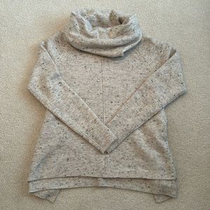 Jessica Simpson women’s size S sweater. Cotton material.